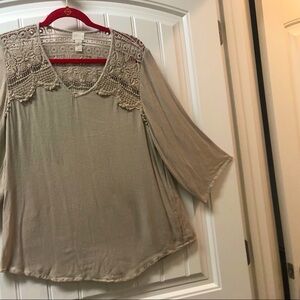 Loosefitting Top with Delicate Lacy Trim